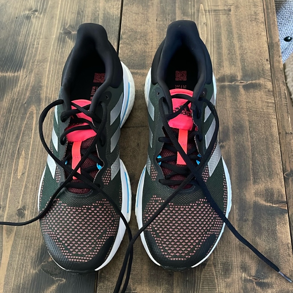 Never worn Adidas Men's 10 Solar Glide 5 M